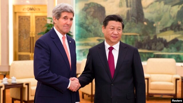 Ngoại trưởng Hoa Kỳ John Kerry gặp Chủ tịch Tập Cận Bình tại Đại Sảnh đường Nhân dân ở Bắc Kinh, ngày 14/2/2014.