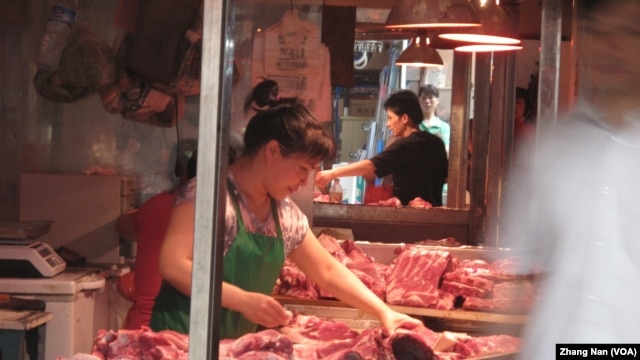 中國的一個賣肉的店鋪(資料照片)(美國之音張楠拍攝)