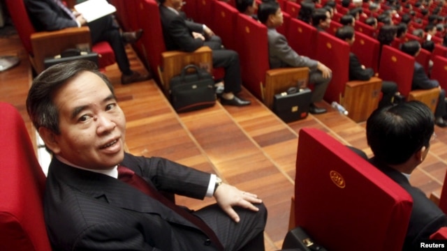 Thống đốc Ngân hàng nhà nước Nguyễn Văn Bình tham dự lễ khai mạc Đại hội đảng 12 tại Hà Nội, ngày 21/1/2016.