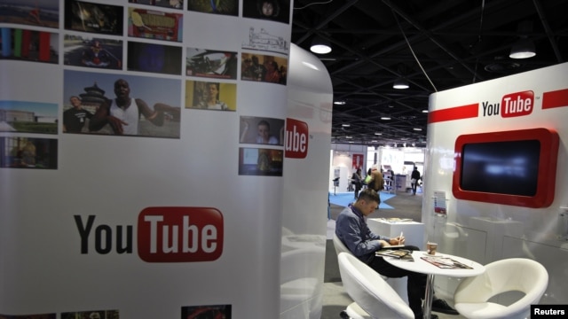 Desde 2007 y hasta el 2012, YouTube había sido una de las aplicaciones integradas en los dispositivos de Apple.