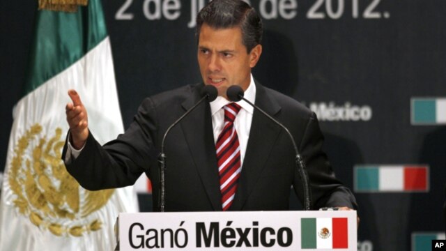 Enrique Peña Nieto celebra su triunfo en las elecciones presidenciales mexicanas de este domingo.