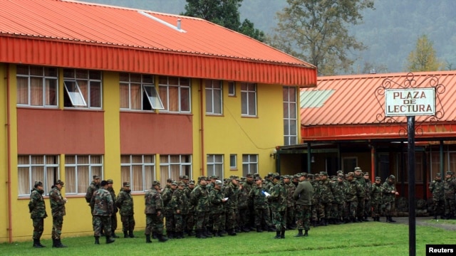 Un video revela a militares chilenos gritando que matarán, mutilarán y degollarán argentinos, bolivianos y peruanos.
