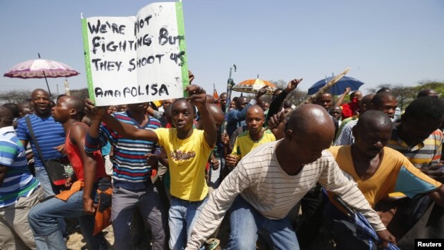 Striking platinum miners march near the Anglo-American Platinum mine near Rustenburg in South Africa's North West Province, October 5, 2012. 