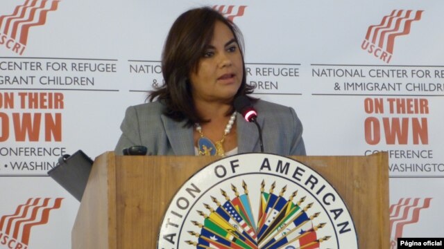 La primera Dama de Honduras habla de los niños migrantes en la conferencia "Por sí solos" organizada por el Centro Nacional para Refugiados y Niños Inmigrantes.