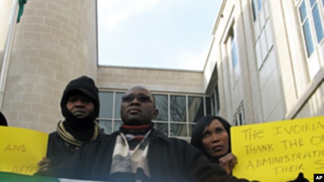 Protesters in front of the Ivory Coast embassy in Washington, DC, 30 Dec 2010