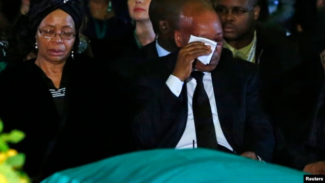 Unidos em lágrimas. Graça Machel  e Jacob Zuma