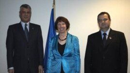 Kosovski premijer Hašim Tači, visoka predstavnica EU Ketrin Ešton i premijer Srbije Ivica Dačić nakon susreta u Briselu, 7. novembar