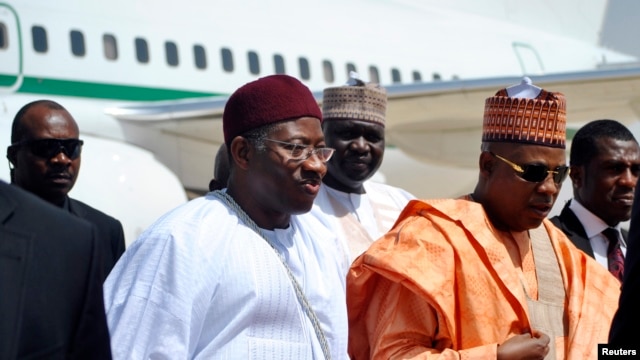 Nigeria's President Goodluck Jonathan (C) on visit to Borno state, March 7, 2013