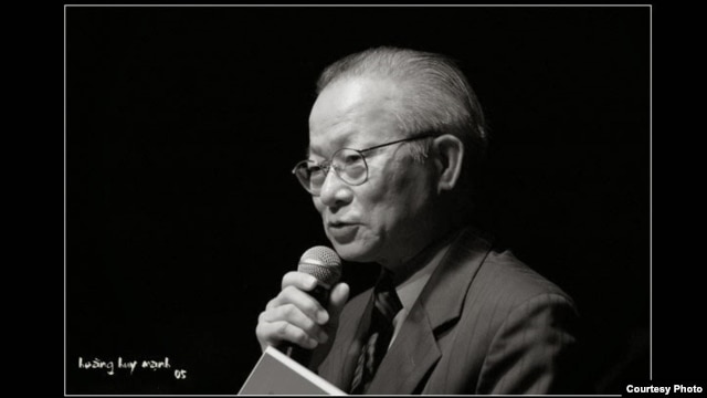 Nhà văn, Giáo sư Đặng Phùng Quân.