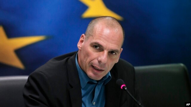 Bộ trưởng Tài chính Hy Lạp Yanis Varoufakis trả lời câu hỏi của phóng viên báo chí trong một cuộc họp báo ở Athens, 30/1/15