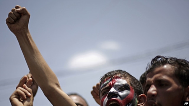 Protesters shout slogans during a demonstration demanding the resignation of President Ali Abdullah Saleh in Sana'a, Yemen, September 17, 2011.
