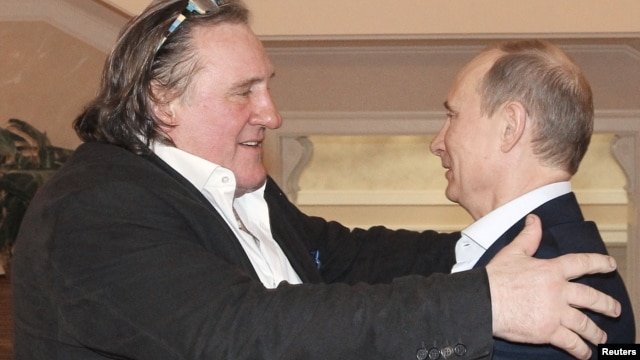 El presidente ruso Vladimir Putin y el actor Gerard Depardieu durante un encuentro este sábado 5 de enero. 