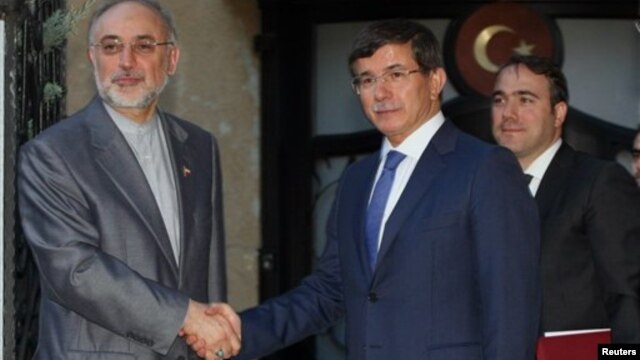 Iranian Foreign Minister Ali Akbar Salehi (L) and his Turkish counterpart Ahmet Davutoglu are seen before a meeting in Ankara, Turkey, August 7, 2012.