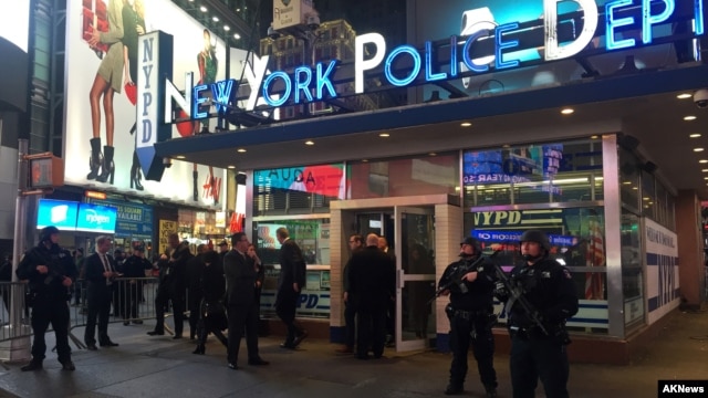 Cảnh sát canh gác tại Times Square ở New York, ngày 18/11/2015.