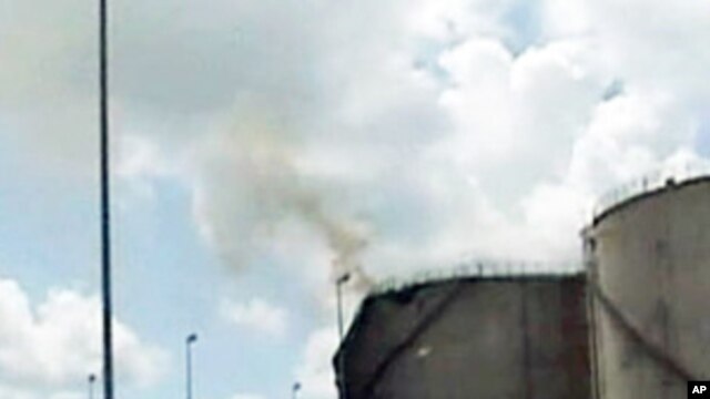 Burning oil tanks in Libya