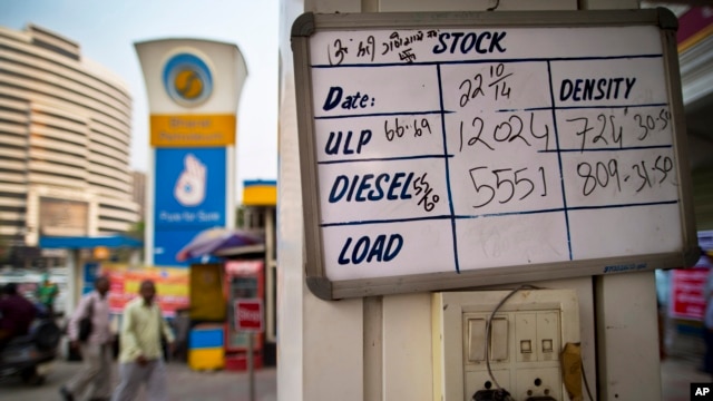 Plunging Crude Oil Prices Boon for Indian Economy thumbnail