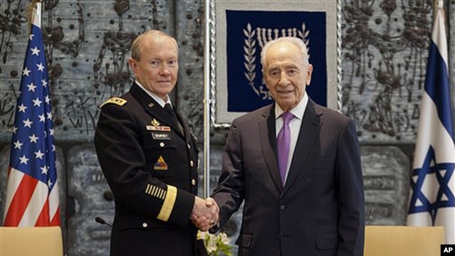 Chairman of the US Joint Chiefs of Staff, Army Gen. Martin Dempsey (l) with Israeli President Shimon Peres in Jerusalem, Jan. 20, 2012.