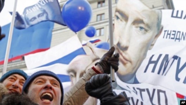 A participant gestures during a rally in support of Russian Prime Minister Vladimir Putin held close to Moscow 's Kremlin, March 5, 2012. 
