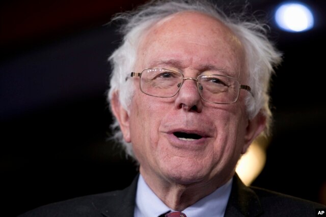 Thượng nghị sĩ Bernie Sanders phản ứng khi ông được hỏi về việc tranh cử tổng thống trong một cuộc họp báo ở điện Capitol, Washington.