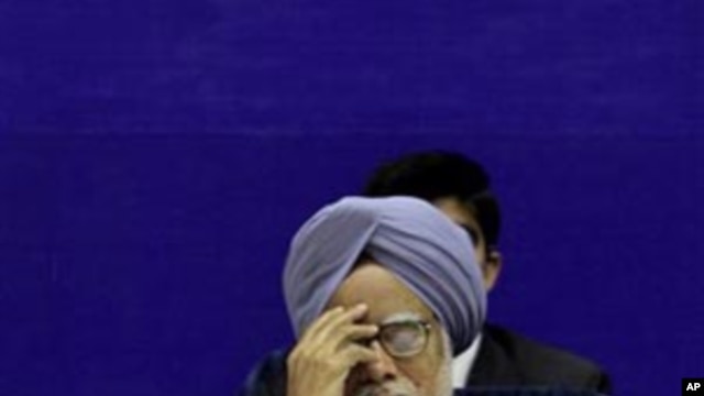 Indian Prime Minister Manmohan Singh gestures during a conference in New Delhi (file photo - February16, 2011)