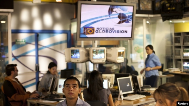 Opposition TV station Globovision's employees work at the main studio of the TV station in Caracas, Venezuela. (file photo) 