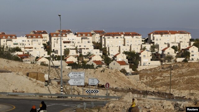 Cisjordania quedaría partida en dos si avanzan los asentamientos autorizados por Israel.