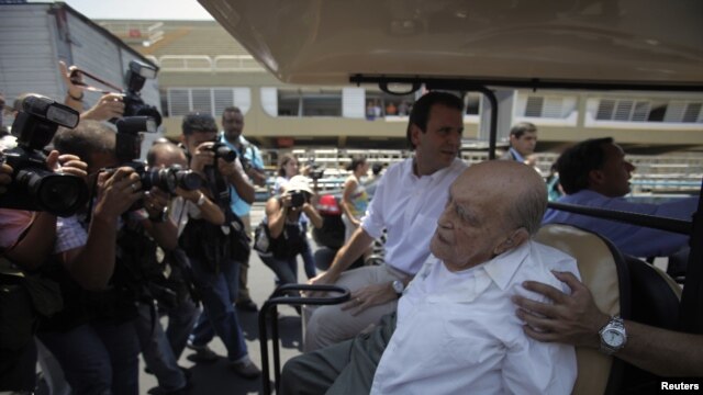 El maestro Óscar Niemeyer recorrió hace pocos meses el Sambódromo que él diseño en Río de Janeiro.