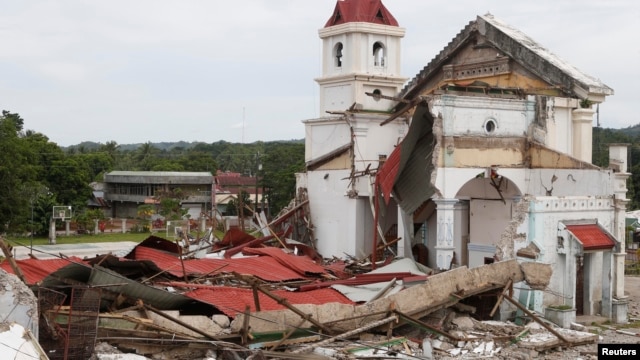 Nhiều công trình lịch sử của Bohol cũng bị thiệt hại nặng nề, trong đó có những nhà thờ được xây dựng cách đây nhiều thế kỷ.