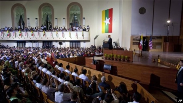 Tổng thống Obama đọc diễn văn tại Ðại học Rangoon, ngày 19/11/2012.