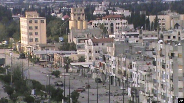 A damaged tank is seen at a street in Homs, April 12, 2012. Picture taken April 12, 2012. 