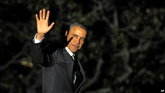 President Barack Obama waves as he walks to Marine One on the South Lawn of the White House in Washington, March 19, 2013. 