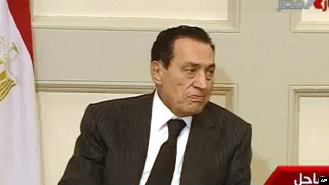 Egypt's President Mubarak attends a meeting in Cairo, Jan 30, 2011
