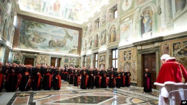 Papa Benedikti largohet nga Vatikani