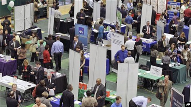 Job seekers pack the aisles of a Career Fair at Cleveland State University (March 2011 file photo)