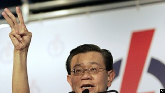 Singapore's Deputy Prime Minister Wong gestures during the final election campaign rally of the ruling People's Action Party (PAP) in Singapore, May 5, 2011