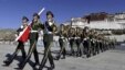Polisi paramiliter China melakukan upacara di Lhasa, Tibet (foto: dok). China akan mengintensifkan pemantauan atas warga Tibet secara online. 