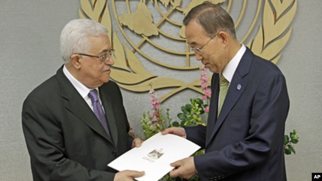 Palestinian President Mahmoud Abbas, left, gives a letter requesting recognition of Palestine as a state to Secretary-General Ban Ki-moon during the 66th session of the General Assembly at United Nations headquarters, September 23, 2011.
