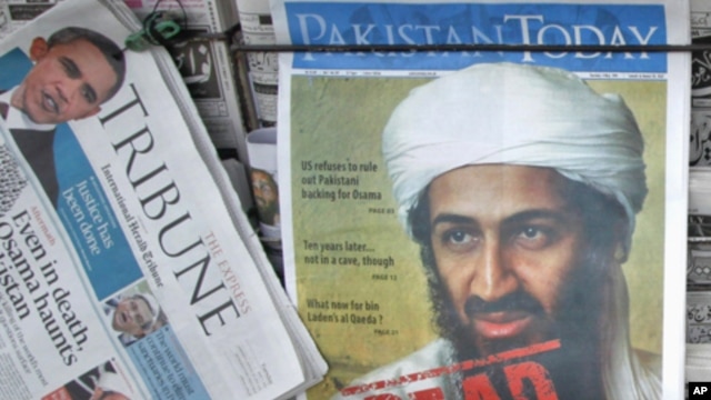 Newspapers headlines on death of Osama bin Laden, Lahore, Pakistan, May 3, 2011 (file photo).