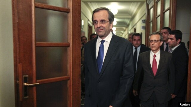 Thủ tướng Hy Lạp Antonis Samaras tham dự cuộc họp nội các đầu tiên của chính phủ ông tại quốc hội ở Athens, ngày 21/6/2012