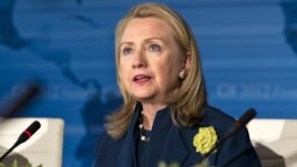 Los autores conocieron a Hillary Clinton y dijeron que no continuarían con sus publicaciones