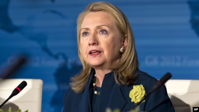 Los autores conocieron a Hillary Clinton y dijeron que no continuarían con sus publicaciones