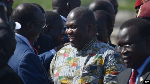 FILE - Rebel leader Riek Machar (C) meets with his supporters at Juba international airport on April 26, 2016. President Salva Kiir has reportedly ordered his troops to have him killed.
