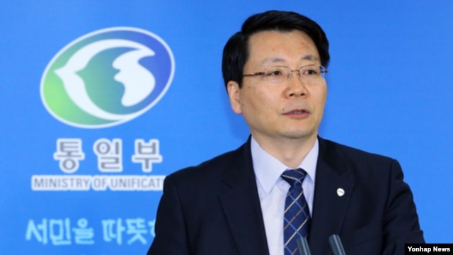 11일 서울 정부 청사에서 정례브리핑하는 김형석 한국 통일부 대변인.