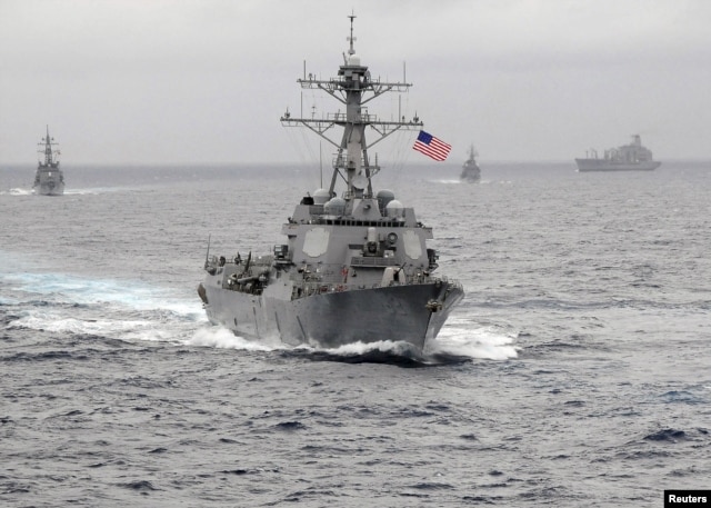 Chiến hạm USS Larsen có phi đạn dẫn đường đã tiến vào phạm vi 12 hải lý cách một hòn đảo nhân tạo do Trung Quốc xây dựng ở quần đảo Trường Sa đang có tranh chấp.