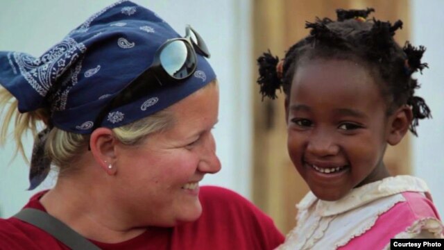Ashley Holmer with Amina, a young community member from Mungere Village (Red Sweater Project)