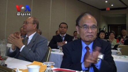 លោក​ព្រហ្ម​​ សៅរ៍នរ៉ា ពេល​ចូលរួម​ខួប​សន្និសីទ​​ក្រុង​ប៉ារីស​ឆ្នាំ២០១១។