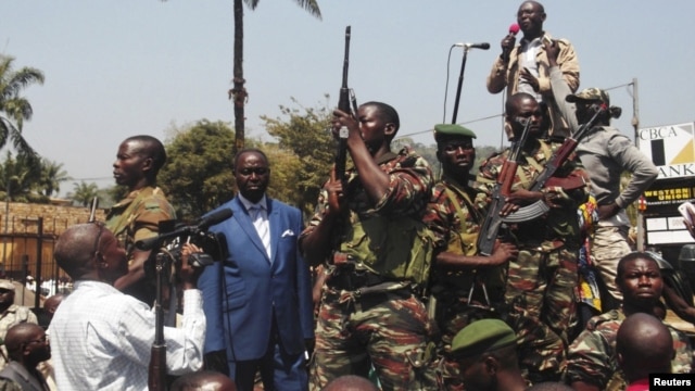 Central African Republic President Francois Bozize, center, addresses supporters, anti-rebel protesters, Bangui, Dec. 27, 2012.