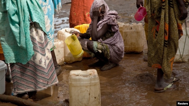 A woman waits in queue to collect water at Yusuf Batil refugee camp, Upper Nile, South Sudan, July 4, 2012.