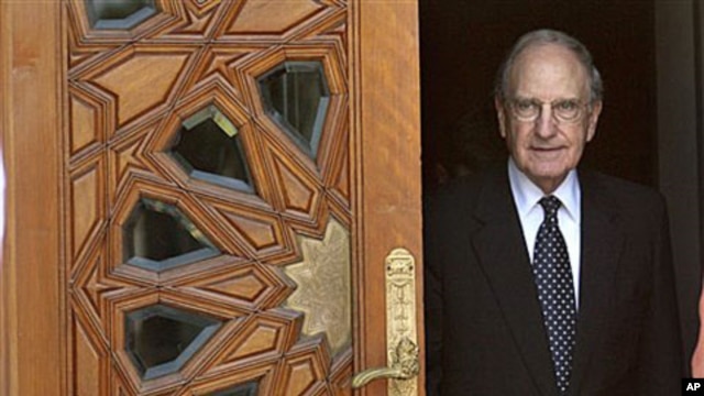 US Mideast envoy George Mitchell leaves following his meeting about Mideast peace talks with Egyptian Foreign Minister Ahmed Aboul Gheit, not pictured, in Cairo, Egypt, Oct 3, 2010