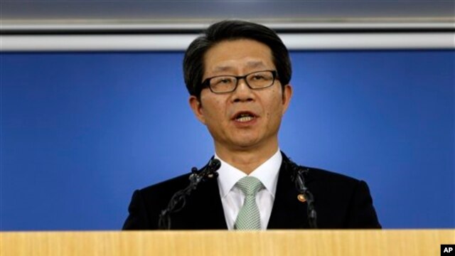 Bộ trưởng Bộ Thống nhất Nam Triều Tiên Ryoo Kihl-jae.